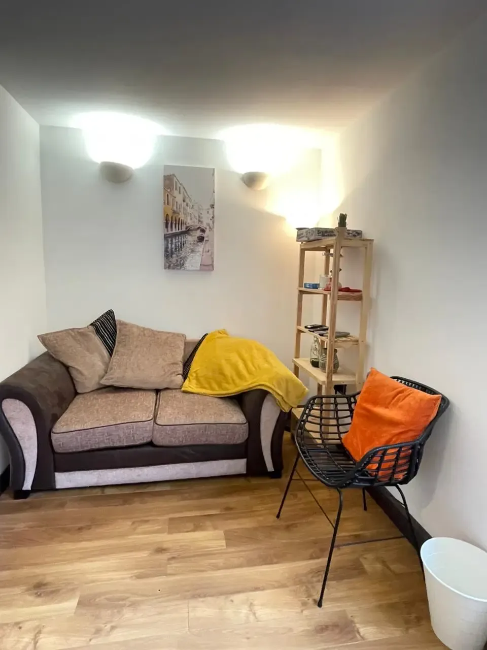 Stylish 2 Bedroom Apartment in Bradford City Center with Free Parking in Avenham Way 10 - Property image 6 - VivreStays