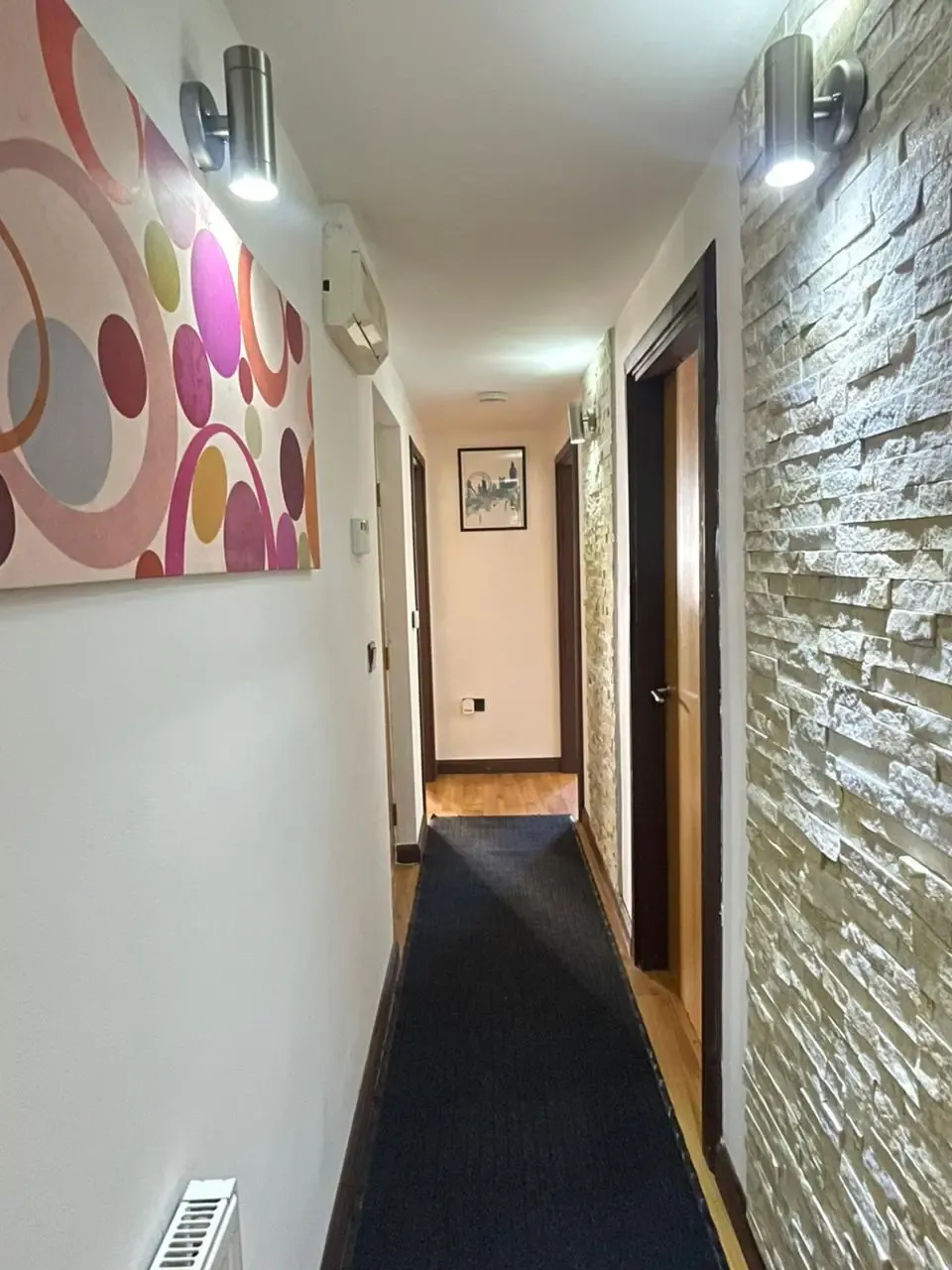Stylish 2 Bedroom Apartment in Bradford City Center with Free Parking in Avenham Way 10 - Property image 14 - VivreStays