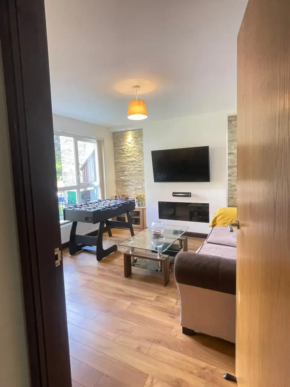 Stylish 2 Bedroom Apartment in Bradford City Center with Free Parking in Avenham Way 10 - Property image 15 - VivreStays