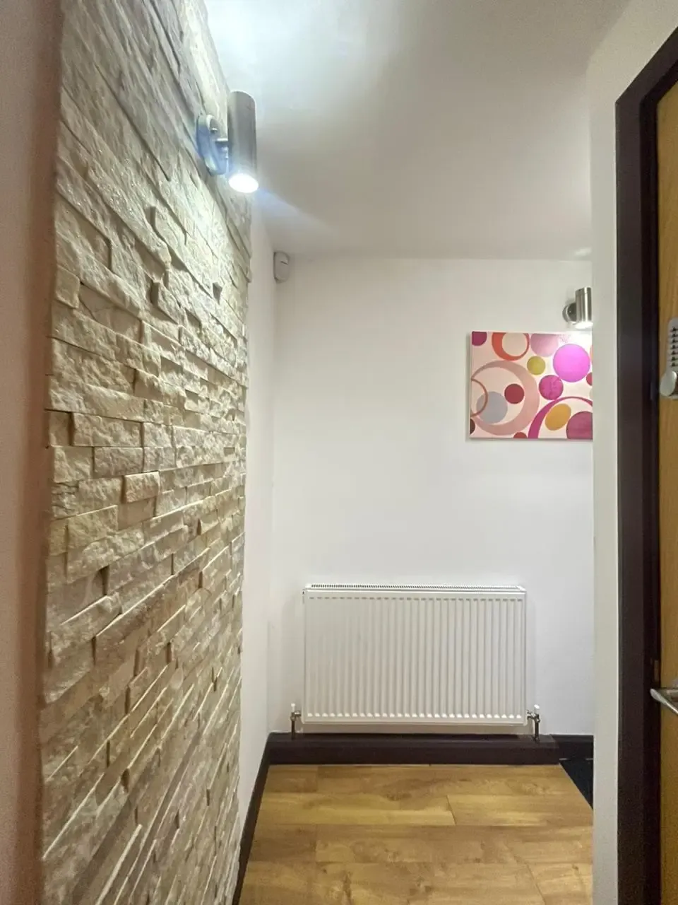 Stylish 2 Bedroom Apartment in Bradford City Center with Free Parking in Avenham Way 10 - Property image 17 - VivreStays