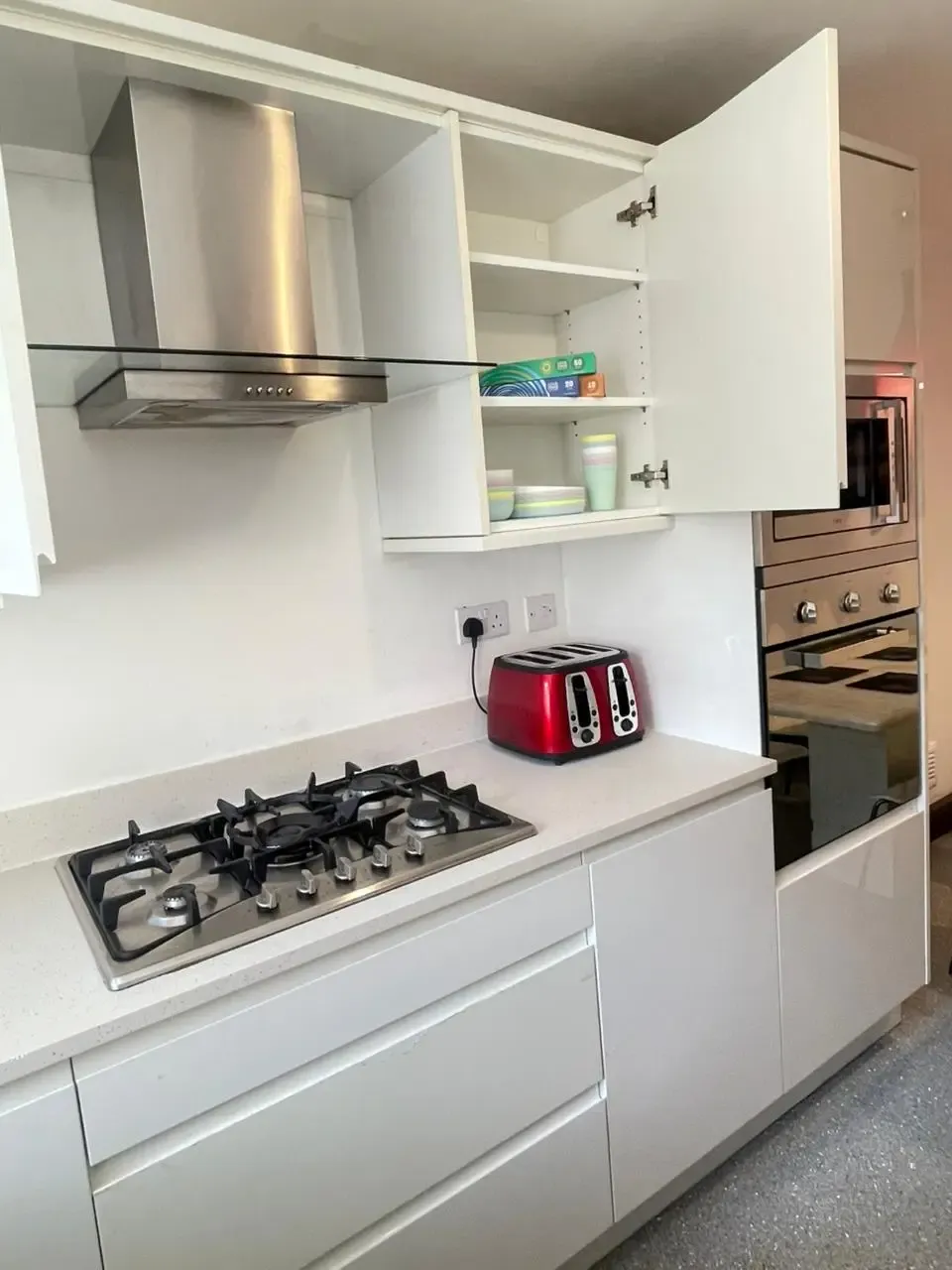 Stylish 2 Bedroom Apartment in Bradford City Center with Free Parking in Avenham Way 10 - Property image 22 - VivreStays