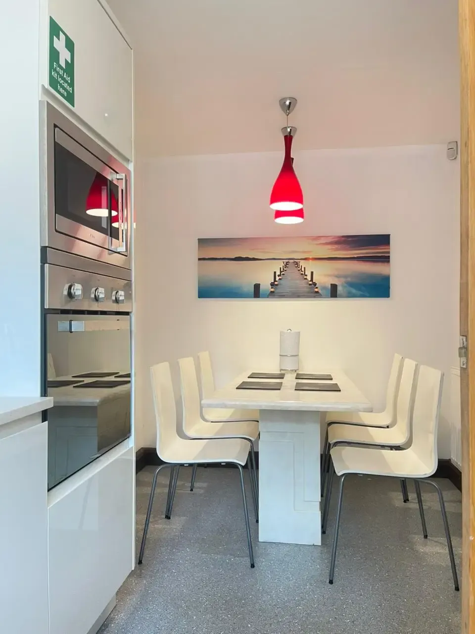 Stylish 2 Bedroom Apartment in Bradford City Center with Free Parking in Avenham Way 10 - Property image 23 - VivreStays