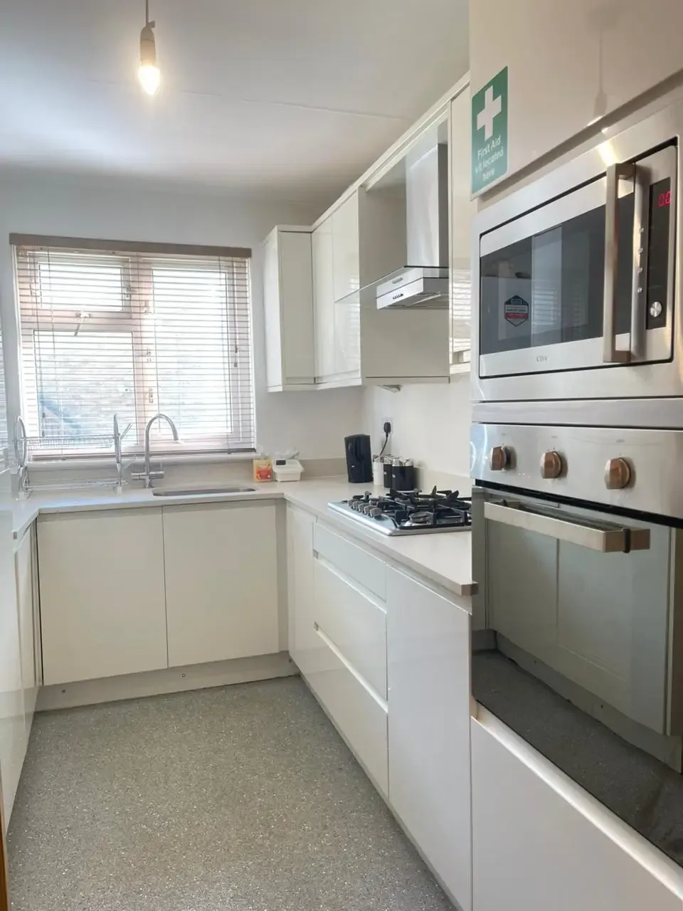Stylish 2 Bedroom Apartment in Bradford City Center with Free Parking in Avenham Way 10 - Property image 24 - VivreStays