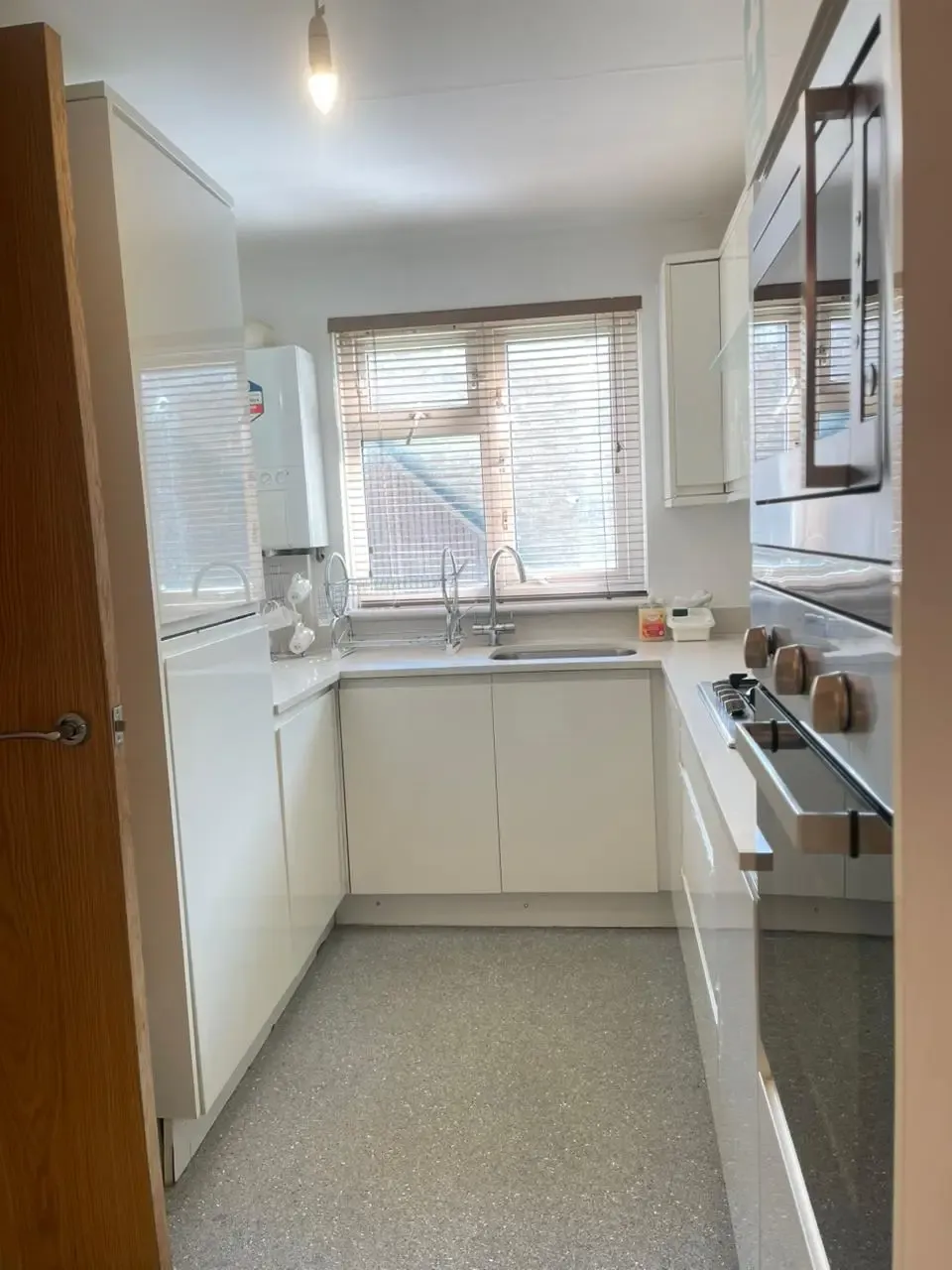 Stylish 2 Bedroom Apartment in Bradford City Center with Free Parking in Avenham Way 10 - Property image 25 - VivreStays
