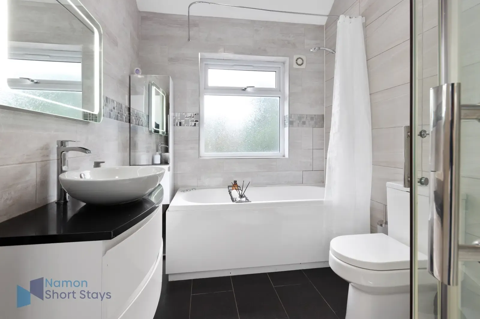 Large Comfy 4BR, Ideal for Workers, FREE Parking in 84 Windermere Road, CR5 2JB - Property image 7 - VivreStays