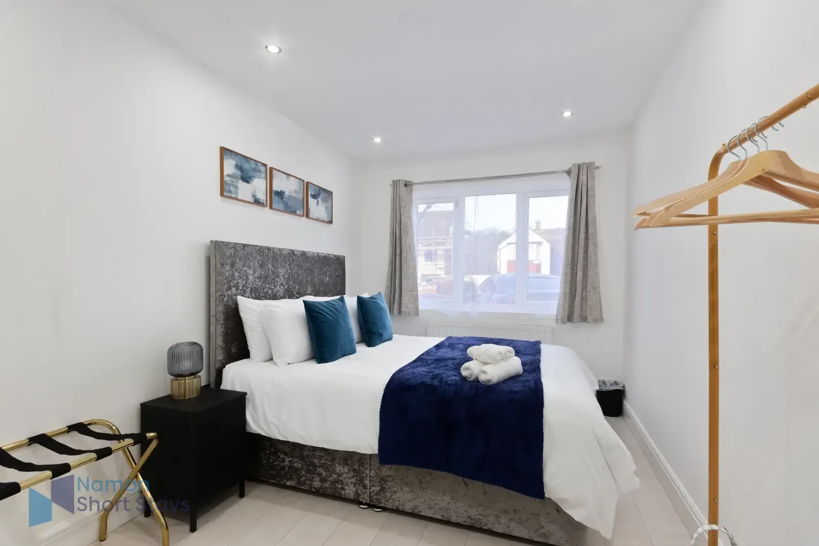 Large Comfy 4BR, Ideal for Workers, FREE Parking in 84 Windermere Road, CR5 2JB - Property image 9 - VivreStays