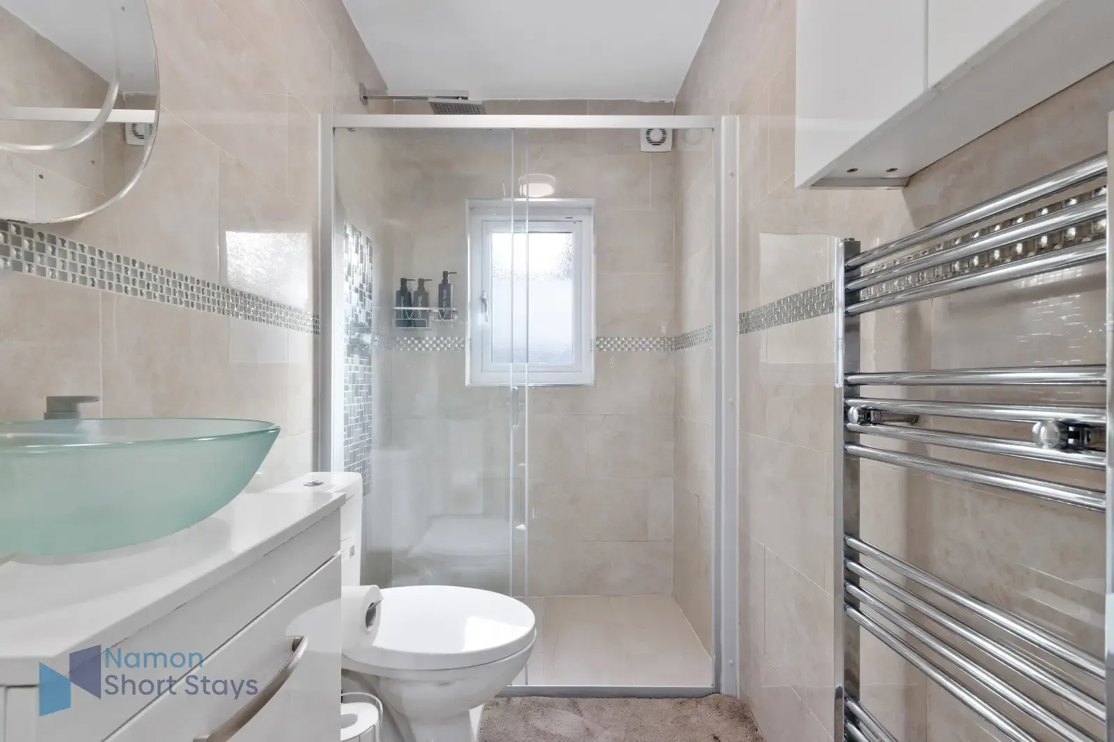 Large Comfy 4BR, Ideal for Workers, FREE Parking in 84 Windermere Road, CR5 2JB - Property image 11 - VivreStays