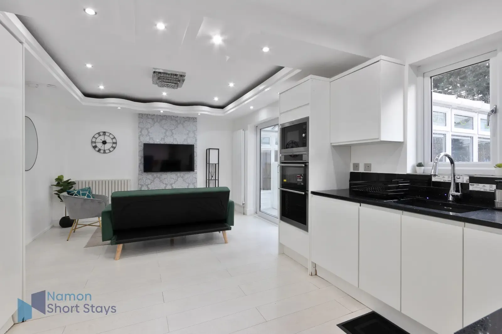 Large Comfy 4BR, Ideal for Workers, FREE Parking in 84 Windermere Road, CR5 2JB - Property image 13 - VivreStays