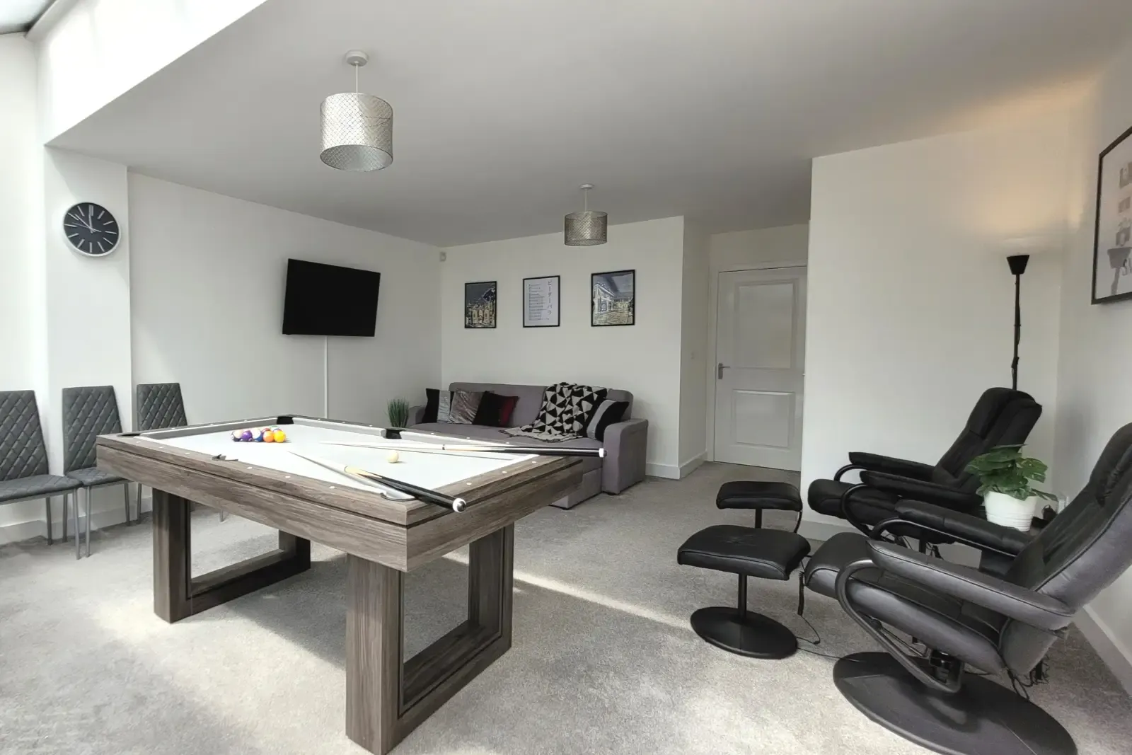 House of Four Chimneys in 83 Four Chimneys Crescent, Peterborough, PE7 8JF, United Kingdom - Property image 7 - VivreStays