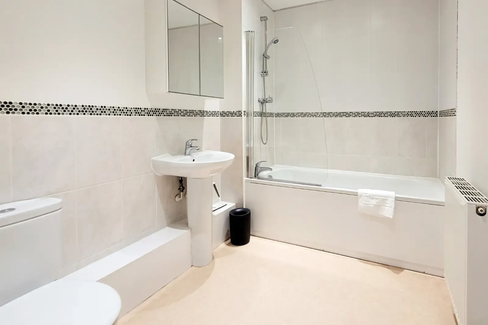 House of Four Chimneys in 83 Four Chimneys Crescent, Peterborough, PE7 8JF, United Kingdom - Property image 22 - VivreStays