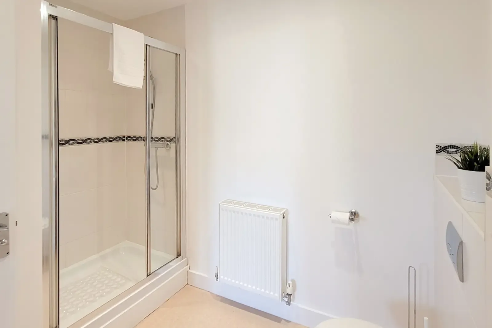House of Four Chimneys in 83 Four Chimneys Crescent, Peterborough, PE7 8JF, United Kingdom - Property image 25 - VivreStays