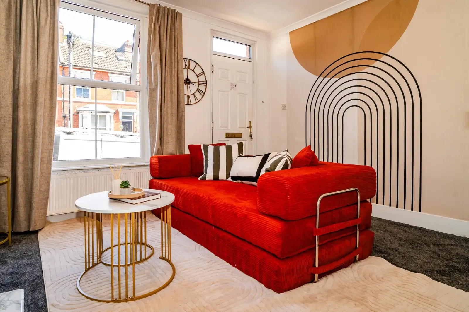 4-Bed Sleeps 10| City Centre - Insurance Relocators & Contractors Welcome in ME14 2SH - Property image 2 - VivreStays