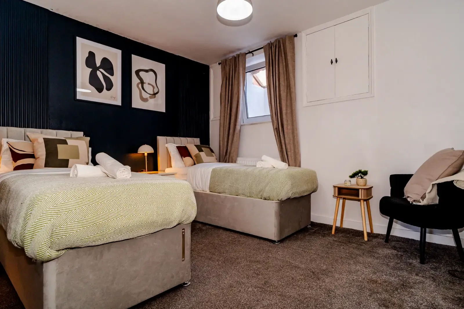 4-Bed Sleeps 10| City Centre - Insurance Relocators & Contractors Welcome in ME14 2SH - Property image 31 - VivreStays