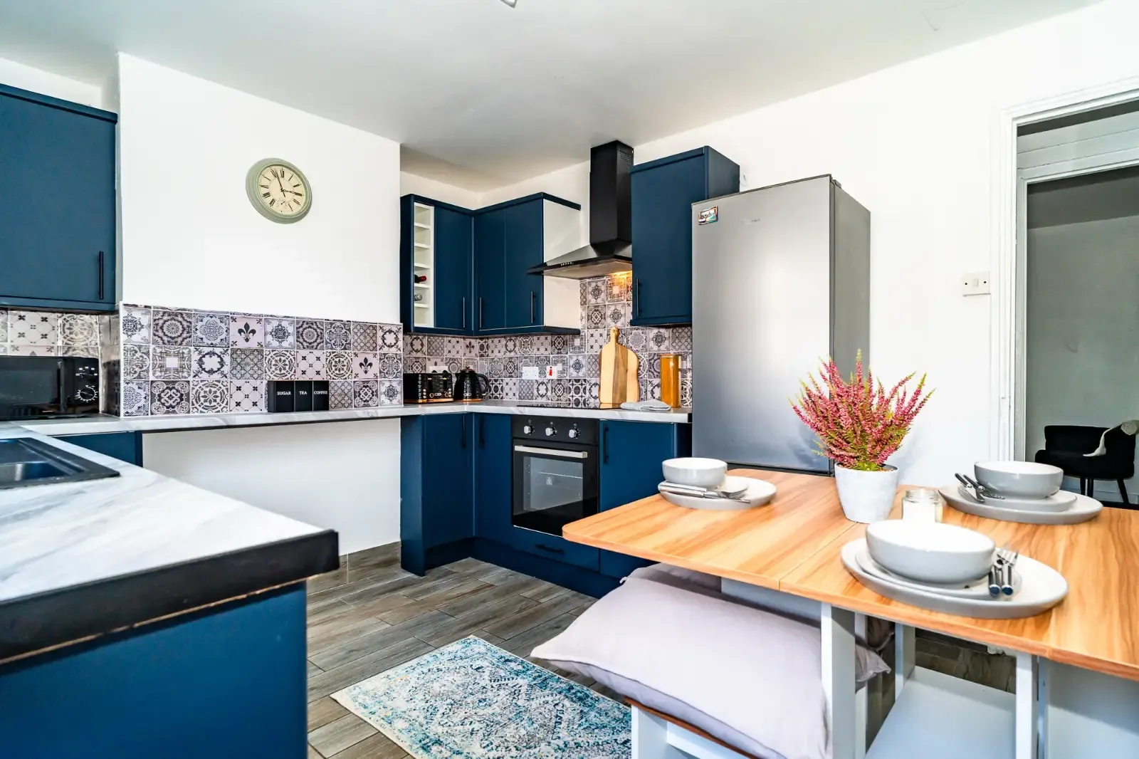 4-Bed Sleeps 10| City Centre - Insurance Relocators & Contractors Welcome in ME14 2SH - Property image 33 - VivreStays