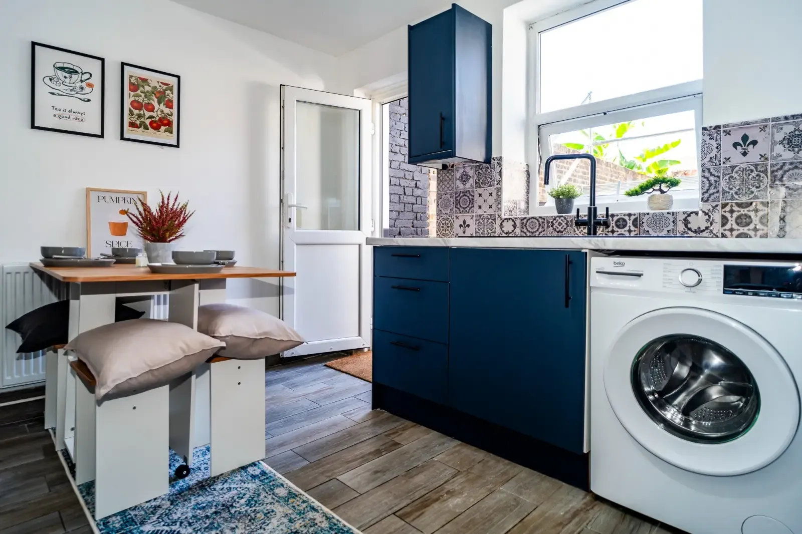 4-Bed Sleeps 10| City Centre - Insurance Relocators & Contractors Welcome in ME14 2SH - Property image 32 - VivreStays