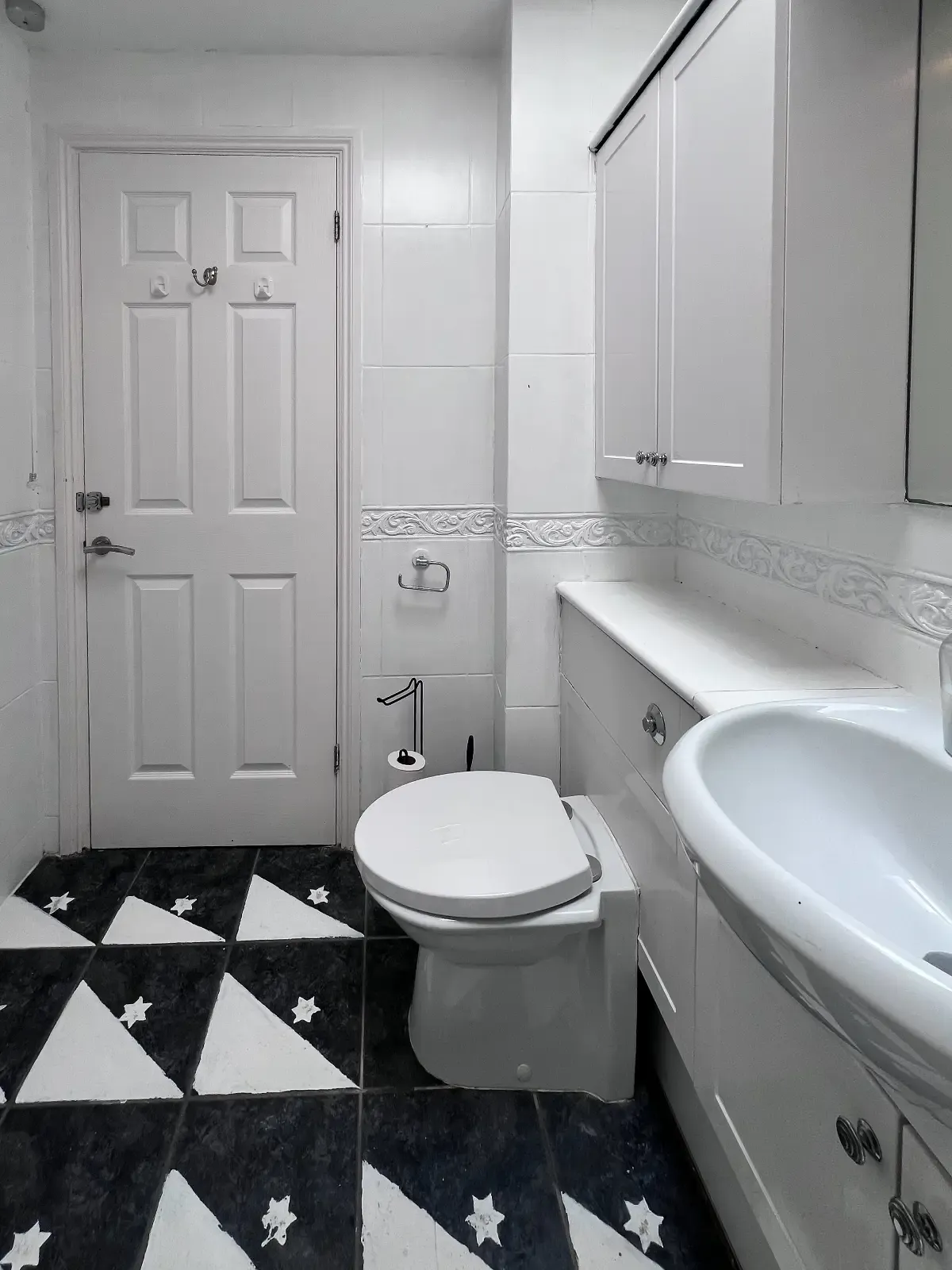 Executive 4-BR Residence with Private Parking – Putney Heath, London in 4 Divis Way, SW15 5DG - Property image 26 - VivreStays
