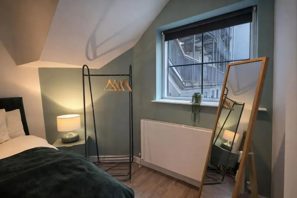 2 Bed 2 Bath Birmingham City Centre Apartment with secure Parking in B16 8AE, Birmingham, West Midlands, England, United Kingdom - Property image 14 - VivreStays