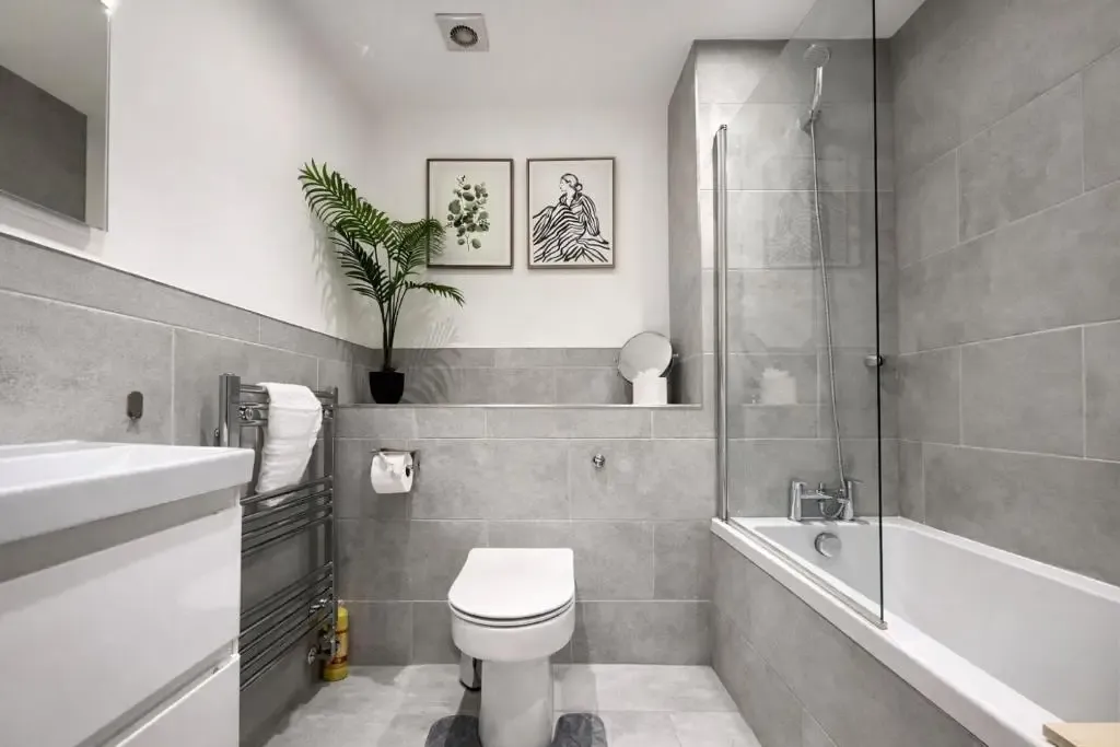 2 Bed 2 Bath Birmingham City Centre Apartment with secure Parking in B16 8AE, Birmingham, West Midlands, England, United Kingdom - Property image 12 - VivreStays