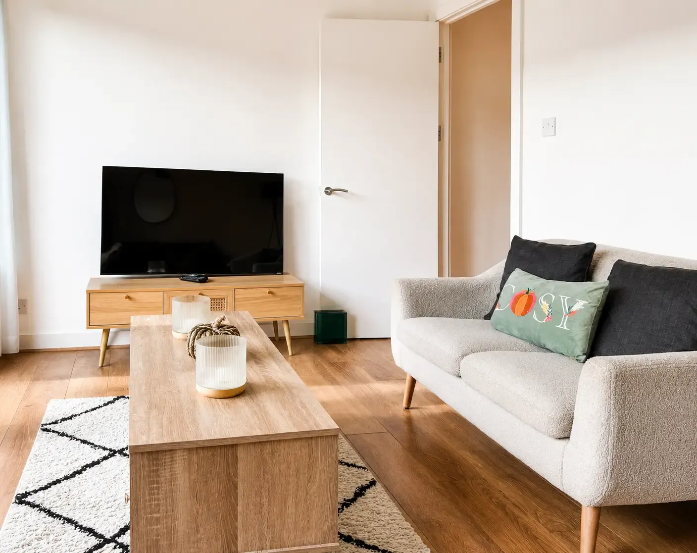 4BR South London Home | Ground-Floor Bedroom | Sleeps 8 in 57 Leigham Court Road, Lambeth, London, SW16 2NJ, United Kingdom - Property image 11 - VivreStays