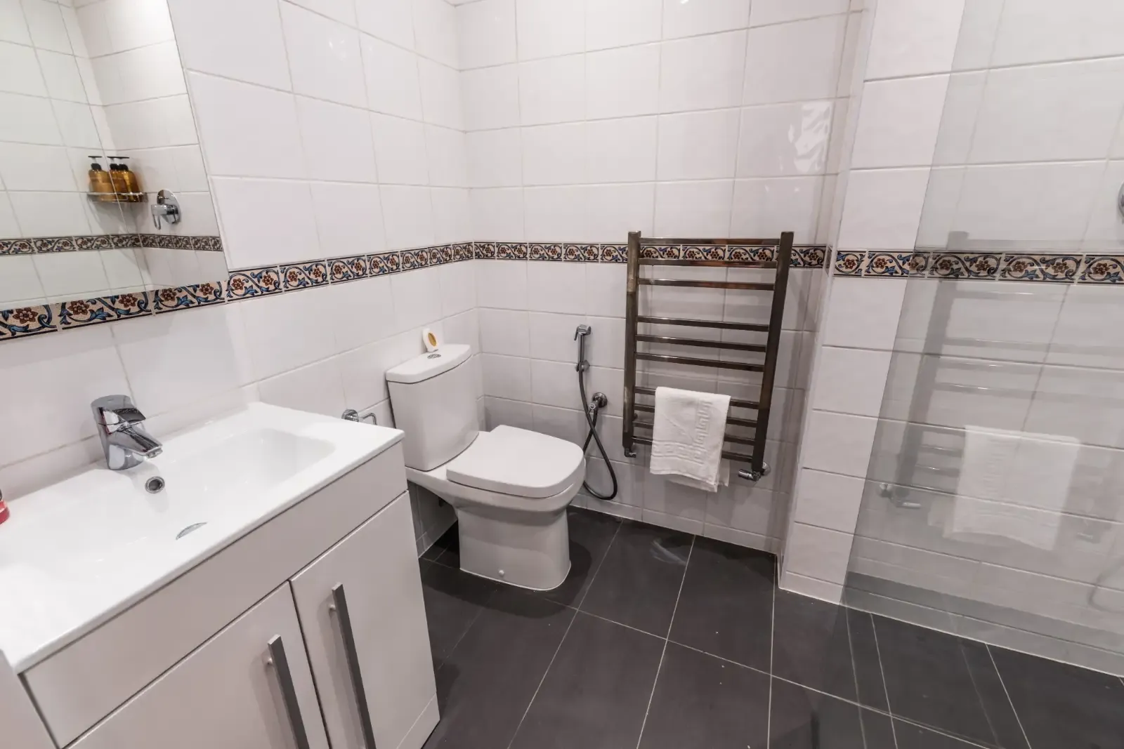 Spacious 3-Bedroom London Townhouse | Swiss Cottage in 107 Fellows Road, London Borough of Camden, London, NW3 3JS, United Kingdom - Property image 3 - VivreStays