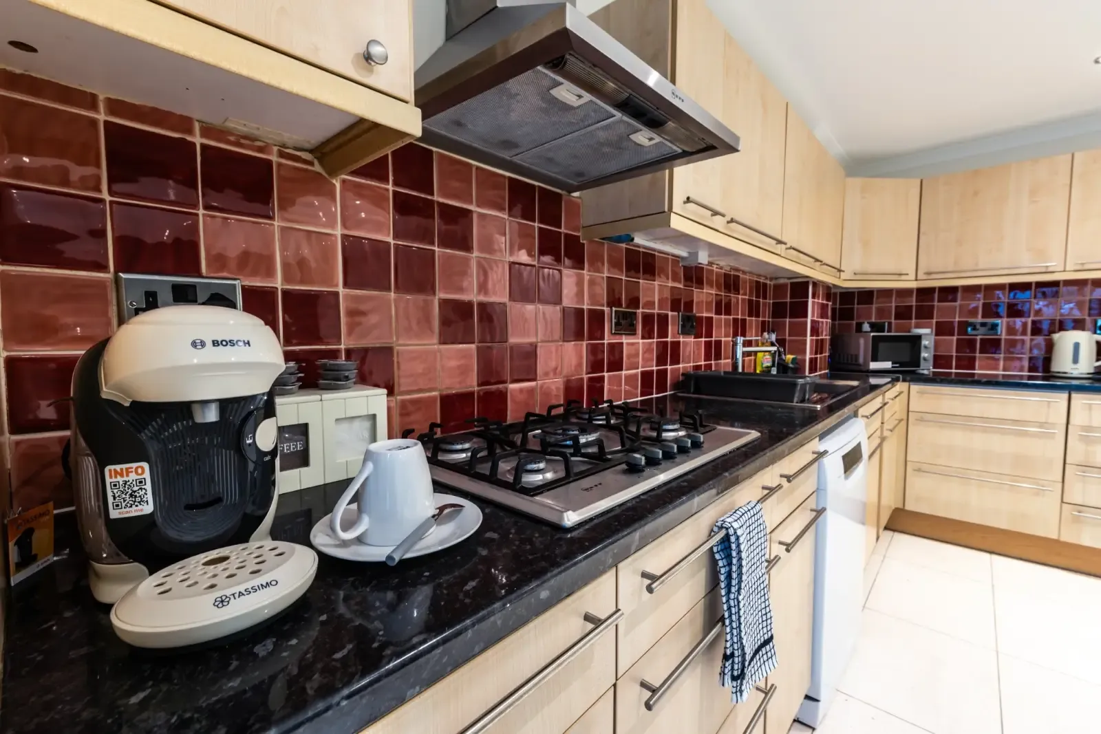 Spacious 3-Bedroom London Townhouse | Swiss Cottage in 107 Fellows Road, London Borough of Camden, London, NW3 3JS, United Kingdom - Property image 8 - VivreStays