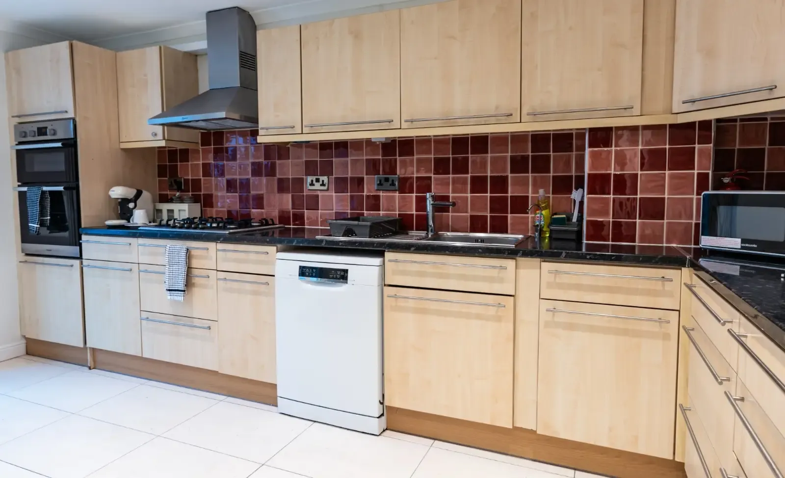Spacious 3-Bedroom London Townhouse | Swiss Cottage in 107 Fellows Road, London Borough of Camden, London, NW3 3JS, United Kingdom - Property image 9 - VivreStays