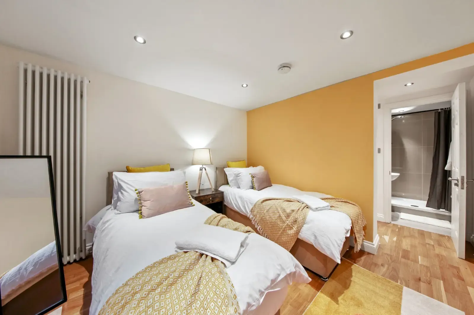 Professionally Managed 2-Bedroom Apartment | Camden, London in 168a Eversholt Street, NW1 1BL - Property image 2 - VivreStays