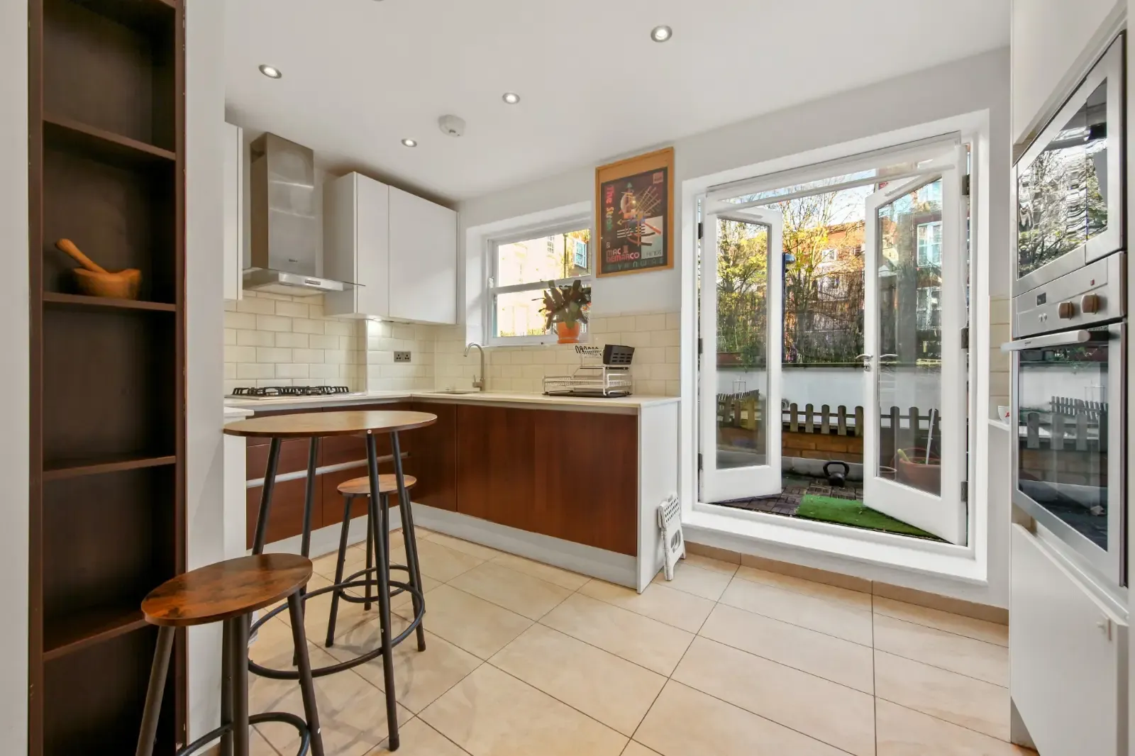Professionally Managed 2-Bedroom Apartment | Camden, London in 168a Eversholt Street, NW1 1BL - Property image 3 - VivreStays