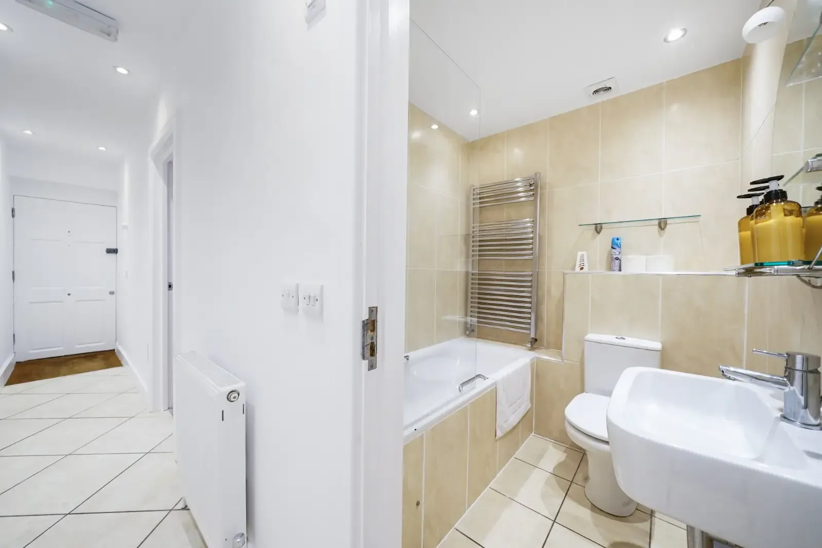 Professionally Managed 2-Bedroom Apartment | Central London in 72-74 Bridport Place, Hackney, London, N1 5DS, United Kingdom - Property image 2 - VivreStays