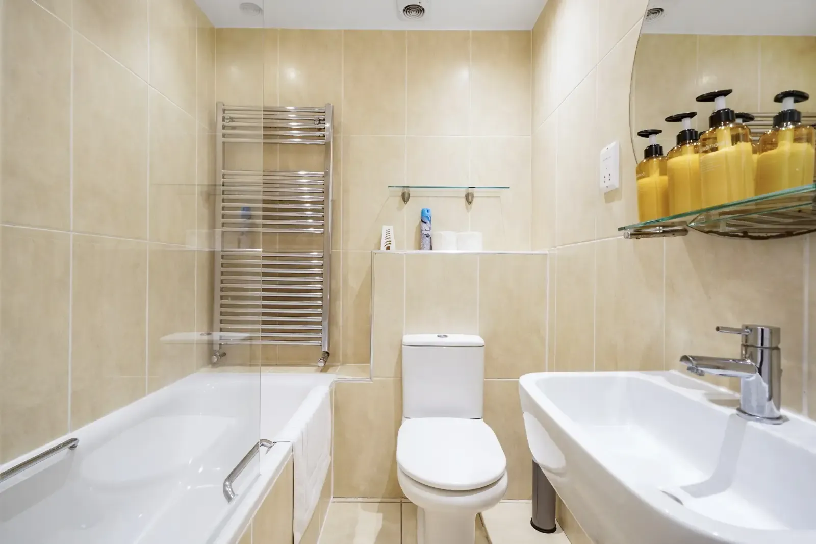 Professionally Managed 2-Bedroom Apartment | Central London in 72-74 Bridport Place, Hackney, London, N1 5DS, United Kingdom - Property image 3 - VivreStays
