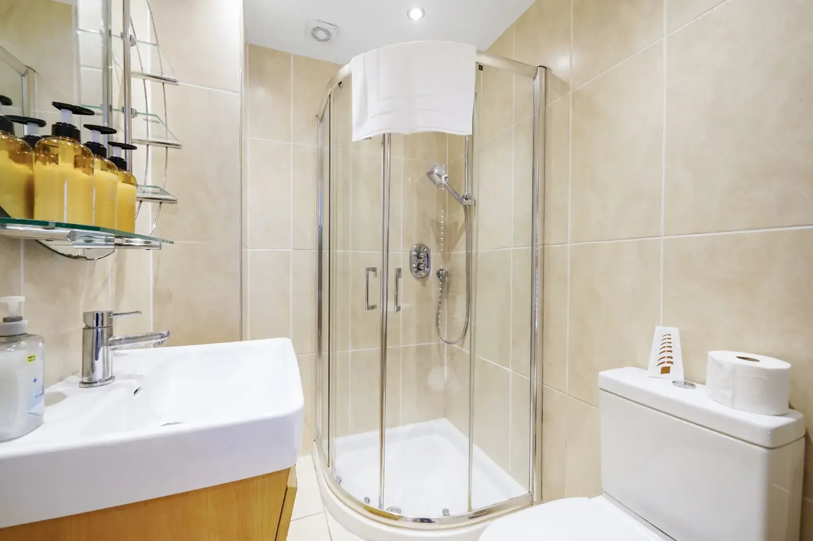 Professionally Managed 2-Bedroom Apartment | Central London in 72-74 Bridport Place, Hackney, London, N1 5DS, United Kingdom - Property image 7 - VivreStays