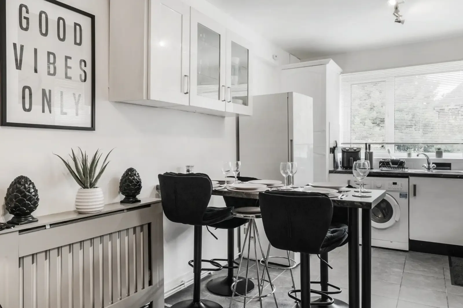 Spacious 4-Bedroom Apartment | Brixton & Tulse Hill | Ideal for Corporate & Extended Stays in 48 Athlone Road, SW2 2DR - Property image 7 - VivreStays
