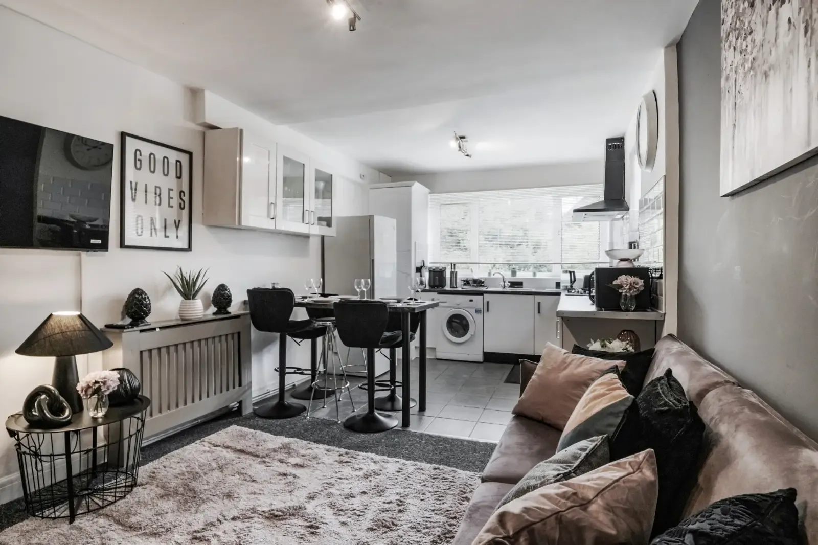 Spacious 4-Bedroom Apartment | Brixton & Tulse Hill | Ideal for Corporate & Extended Stays in 48 Athlone Road, SW2 2DR - Property image 10 - VivreStays