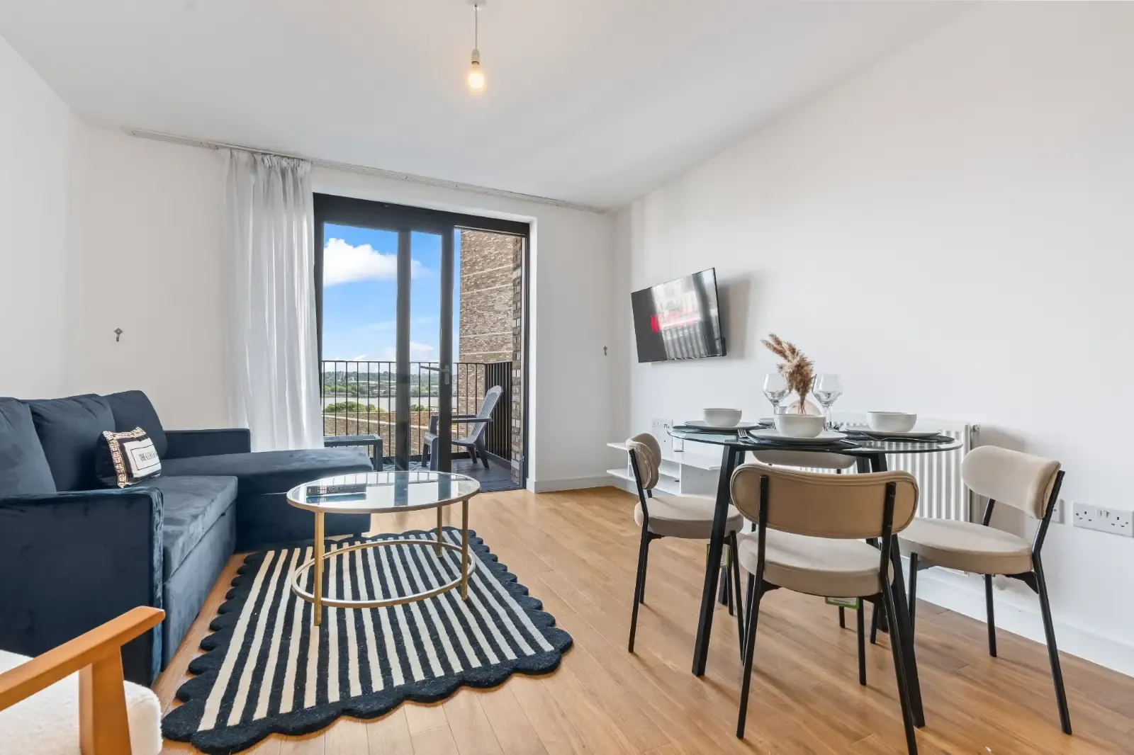 Modern 1-Bedroom Apartment | Pontoon Dock | Corporate & Relocation Stays in 2 Bramwell Way, London Borough of Newham, London, E16 2GQ, United Kingdom - Property image 4 - VivreStays
