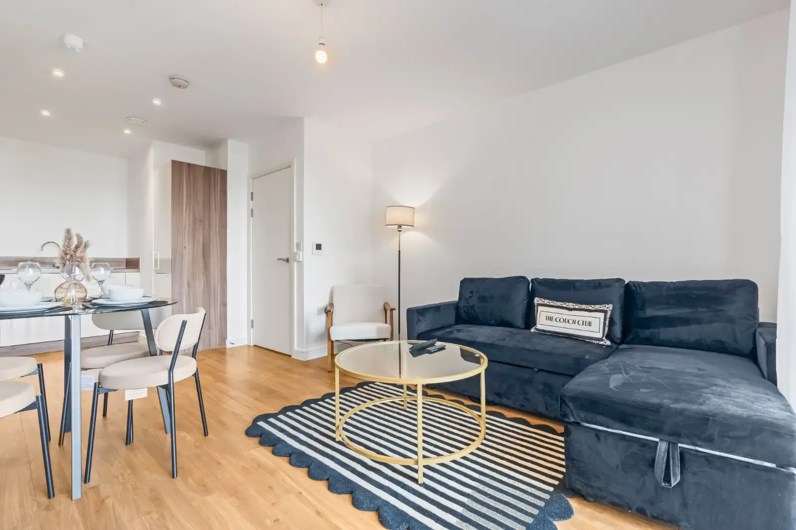 Modern 1-Bedroom Apartment | Pontoon Dock | Corporate & Relocation Stays in 2 Bramwell Way, London Borough of Newham, London, E16 2GQ, United Kingdom - Property image 5 - VivreStays