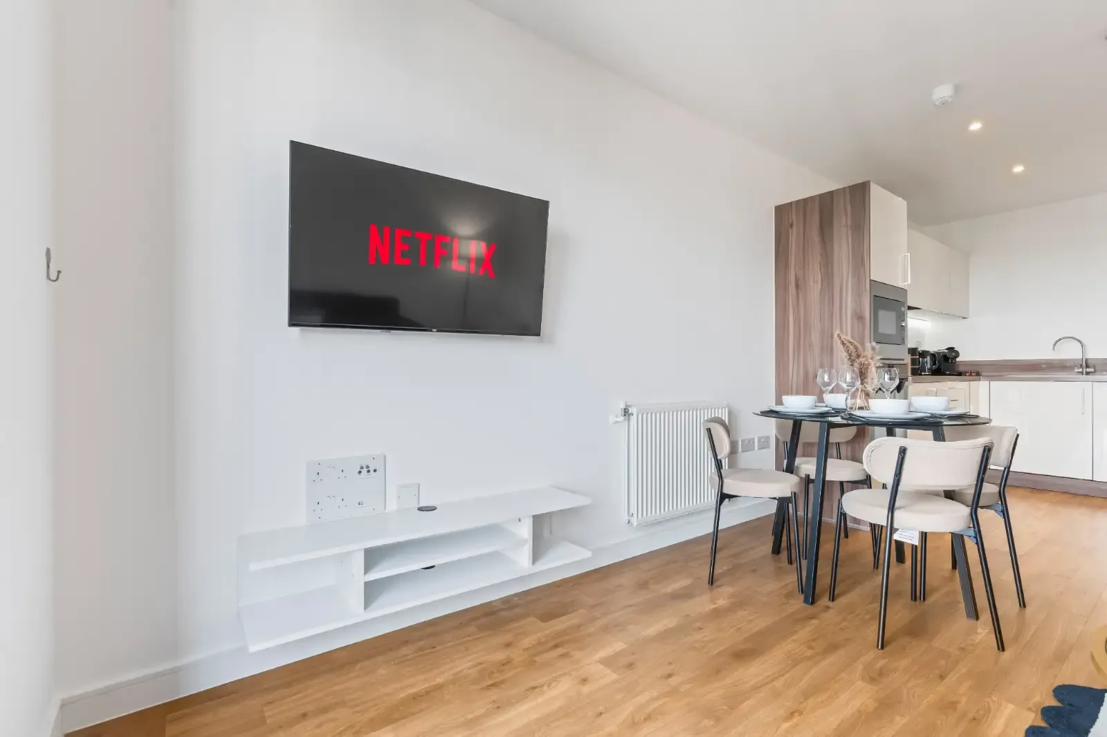 Modern 1-Bedroom Apartment | Pontoon Dock | Corporate & Relocation Stays in 2 Bramwell Way, London Borough of Newham, London, E16 2GQ, United Kingdom - Property image 6 - VivreStays