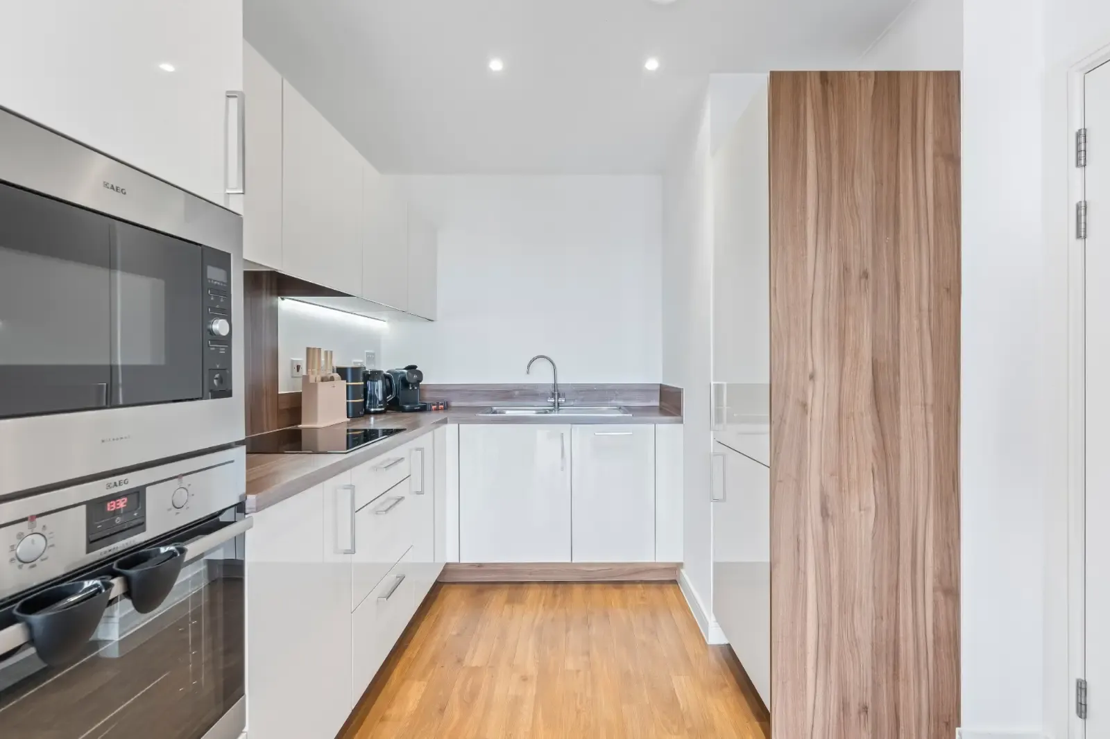 Modern 1-Bedroom Apartment | Pontoon Dock | Corporate & Relocation Stays in 2 Bramwell Way, London Borough of Newham, London, E16 2GQ, United Kingdom - Property image 9 - VivreStays