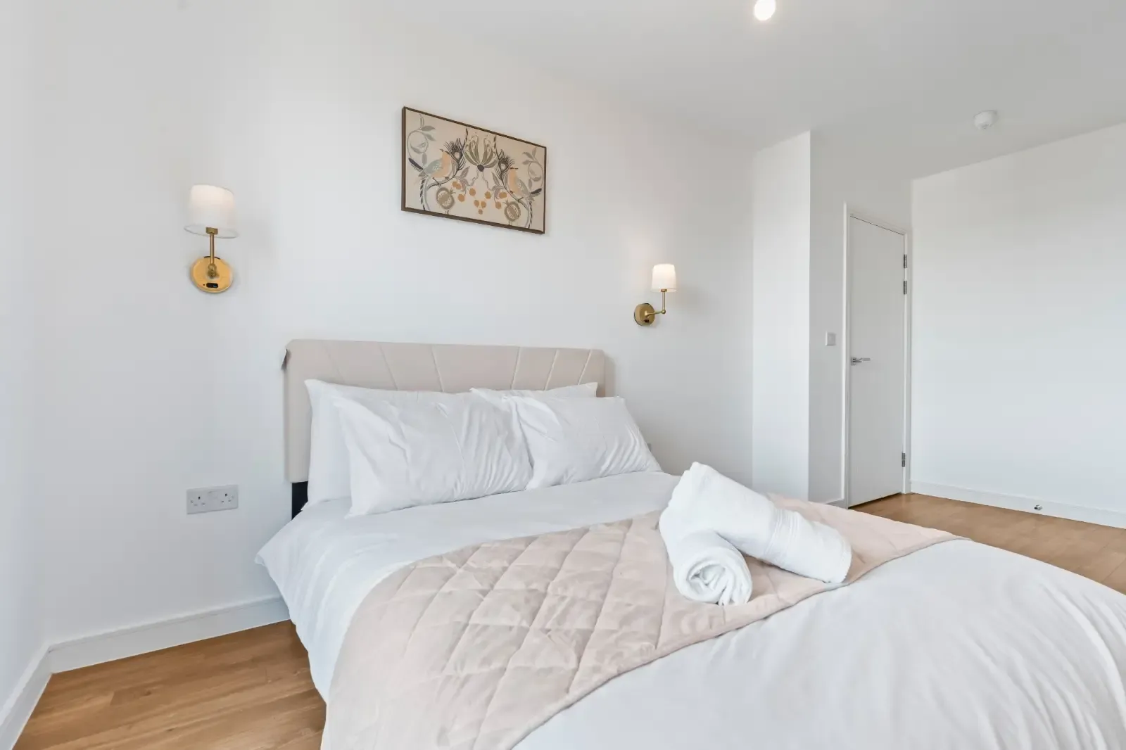 Modern 1-Bedroom Apartment | Pontoon Dock | Corporate & Relocation Stays in 2 Bramwell Way, London Borough of Newham, London, E16 2GQ, United Kingdom - Property image 12 - VivreStays