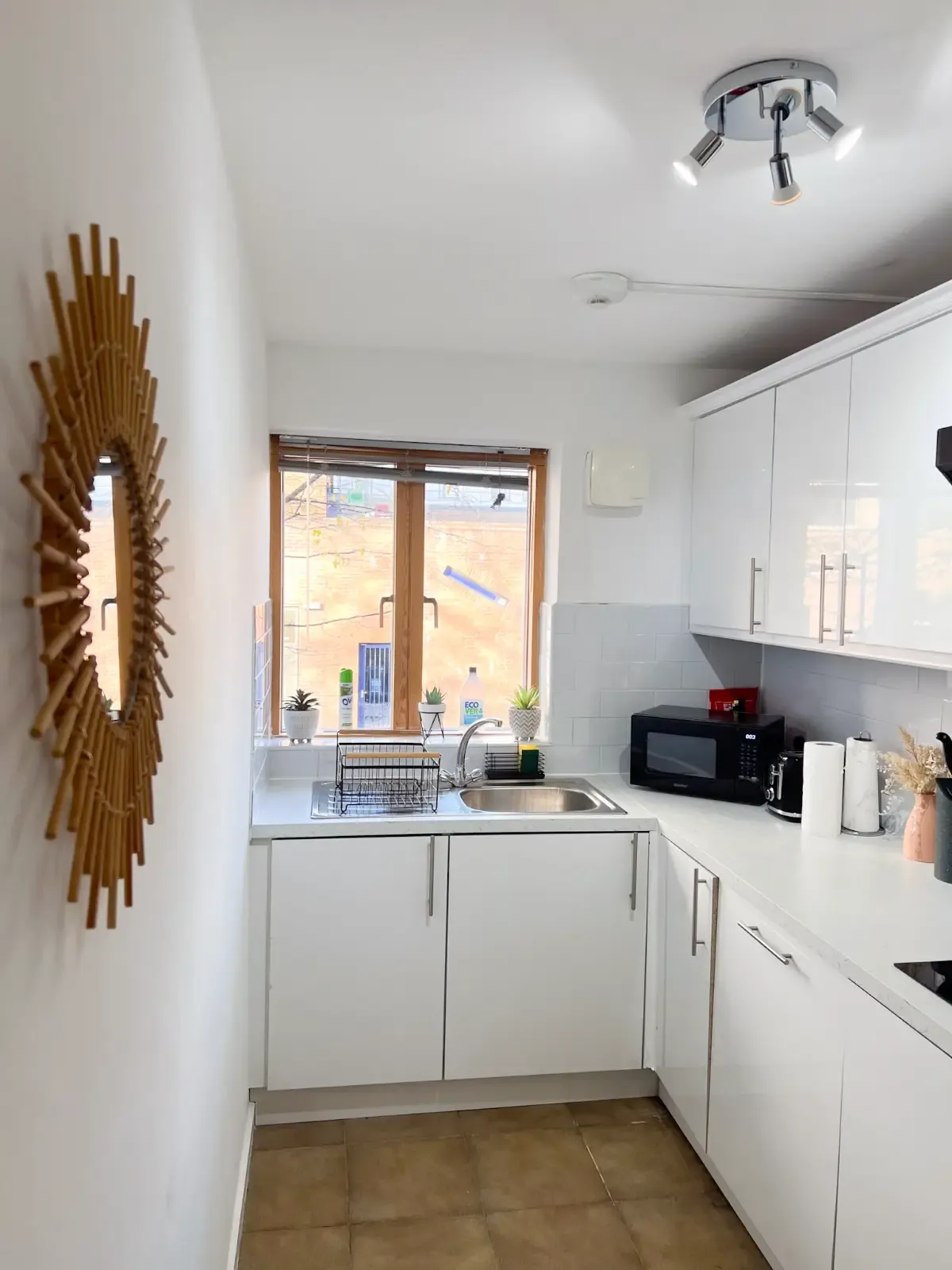 Spacious 3-Bedroom Duplex | King’s Cross & Euston | Corporate Relocation Stays in 48 Polygon Road, NW1 1QA - Property image 3 - VivreStays