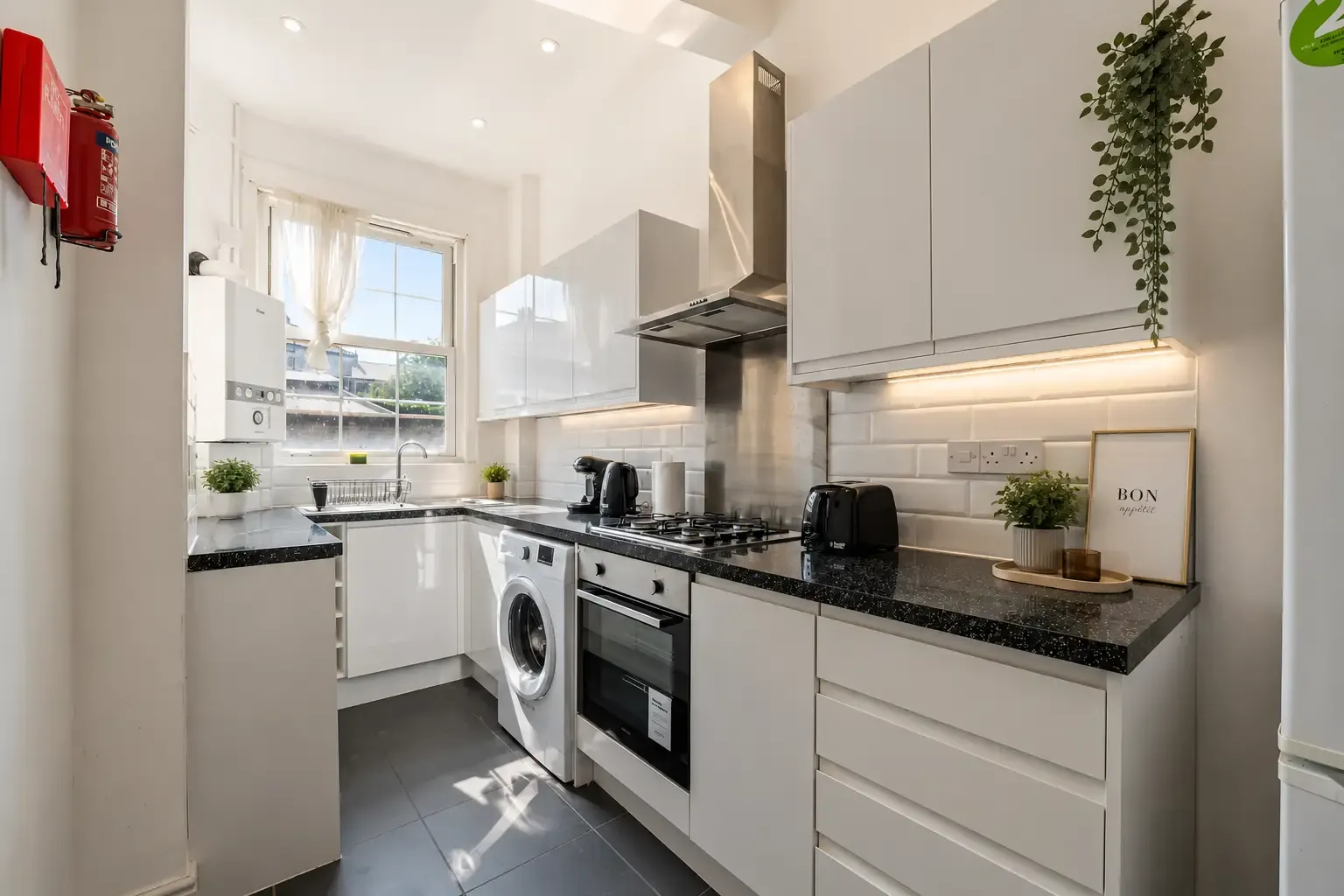 Spacious 2-Bedroom Apartment | London Bridge | Relocation Stays in SE1 2XL - Property image 13 - VivreStays