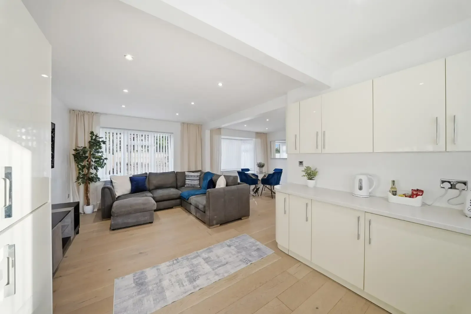 View Spacious 3 Double Bedroom Fully Equipped Home. Sherwood, Nottingham. in 262 Valley Road, Nottingham, NG5 1HQ, United Kingdom Spacious 3 Double Bedroom Fully Equipped Home. Sherwood, Nottingham. in 262 Valley Road, Nottingham, NG5 1HQ, United Kingdom - Property image 9 - VivreStays
