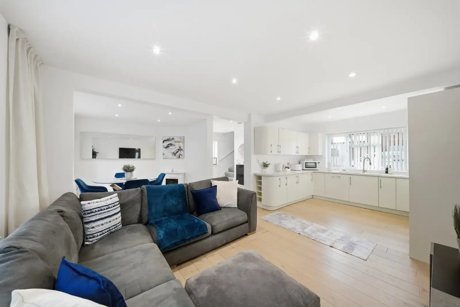 View Spacious 3 Double Bedroom Fully Equipped Home. Sherwood, Nottingham. in 262 Valley Road, Nottingham, NG5 1HQ, United Kingdom Spacious 3 Double Bedroom Fully Equipped Home. Sherwood, Nottingham. in 262 Valley Road, Nottingham, NG5 1HQ, United Kingdom - Property image 13 - VivreStays