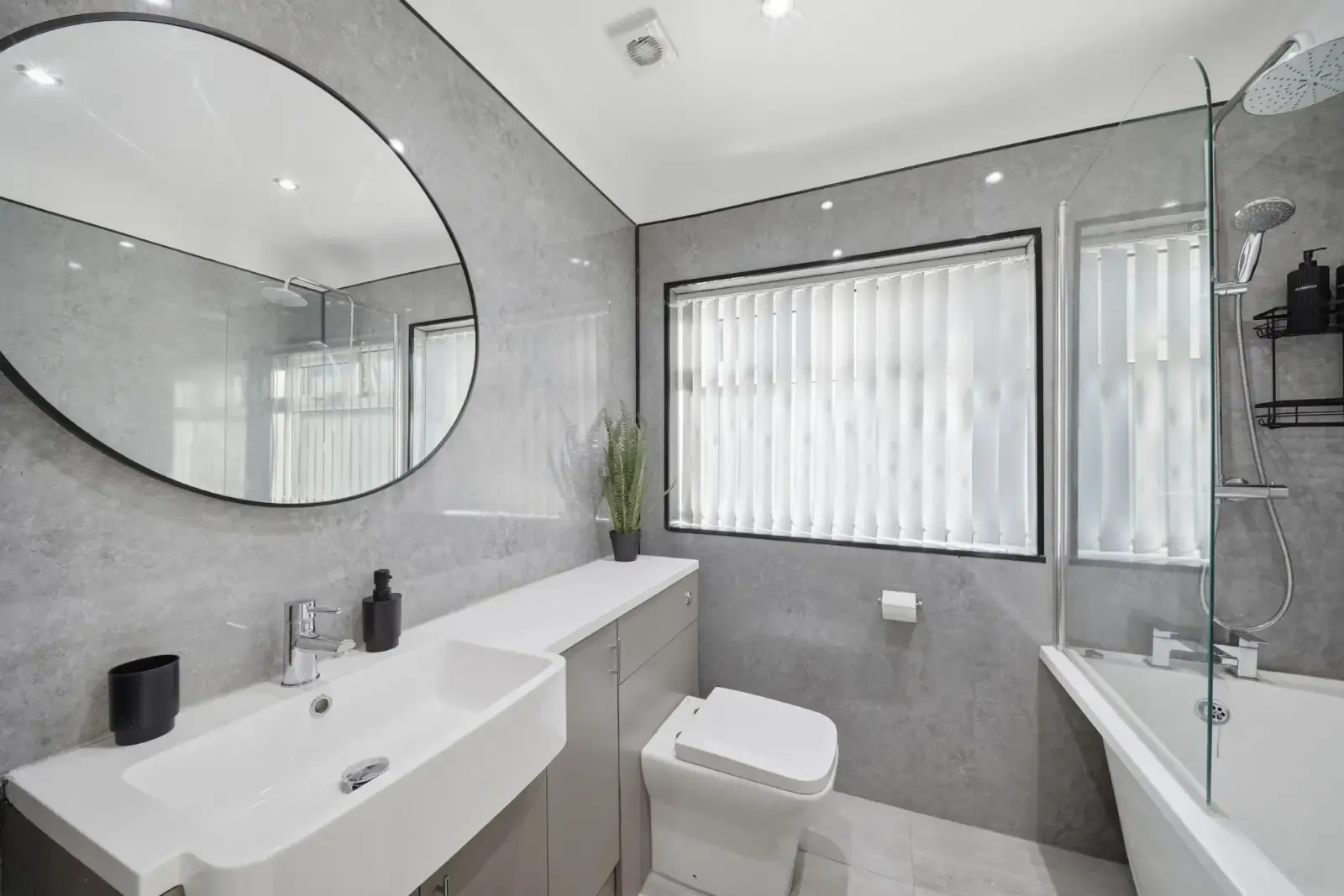 View Spacious 3 Double Bedroom Fully Equipped Home. Sherwood, Nottingham. in 262 Valley Road, Nottingham, NG5 1HQ, United Kingdom Spacious 3 Double Bedroom Fully Equipped Home. Sherwood, Nottingham. in 262 Valley Road, Nottingham, NG5 1HQ, United Kingdom - Property image 7 - VivreStays