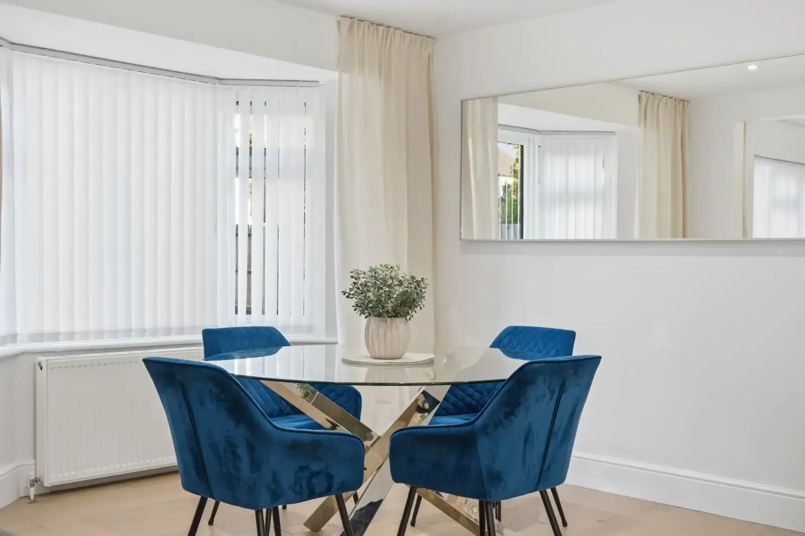 View Spacious 3 Double Bedroom Fully Equipped Home. Sherwood, Nottingham. in 262 Valley Road, Nottingham, NG5 1HQ, United Kingdom Spacious 3 Double Bedroom Fully Equipped Home. Sherwood, Nottingham. in 262 Valley Road, Nottingham, NG5 1HQ, United Kingdom - Property image 5 - VivreStays