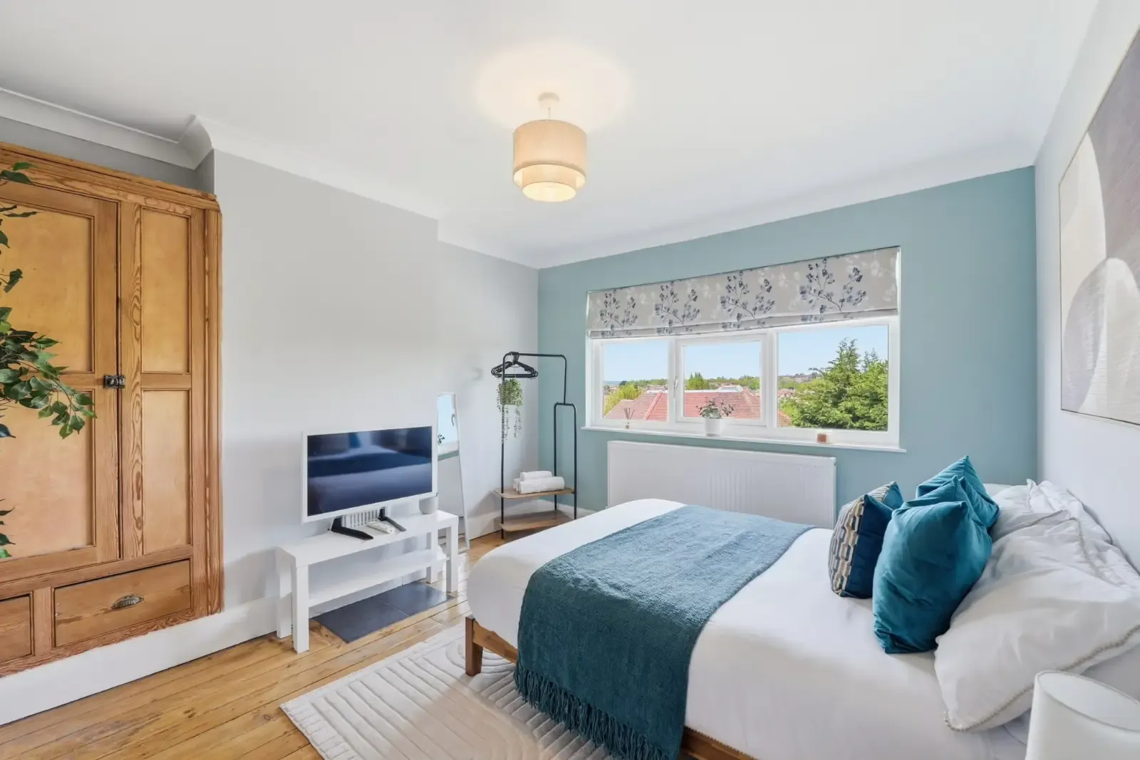 View Family Stays| Spacious 3BR | Parking in 40 Exton Road, Nottingham, NG5 1HB, United Kingdom Family Stays| Spacious 3BR | Parking in 40 Exton Road, Nottingham, NG5 1HB, United Kingdom - Property image 7 - VivreStays