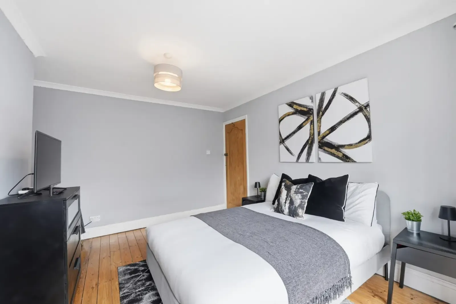 View Family Stays| Spacious 3BR | Parking in 40 Exton Road, Nottingham, NG5 1HB, United Kingdom Family Stays| Spacious 3BR | Parking in 40 Exton Road, Nottingham, NG5 1HB, United Kingdom - Property image 13 - VivreStays