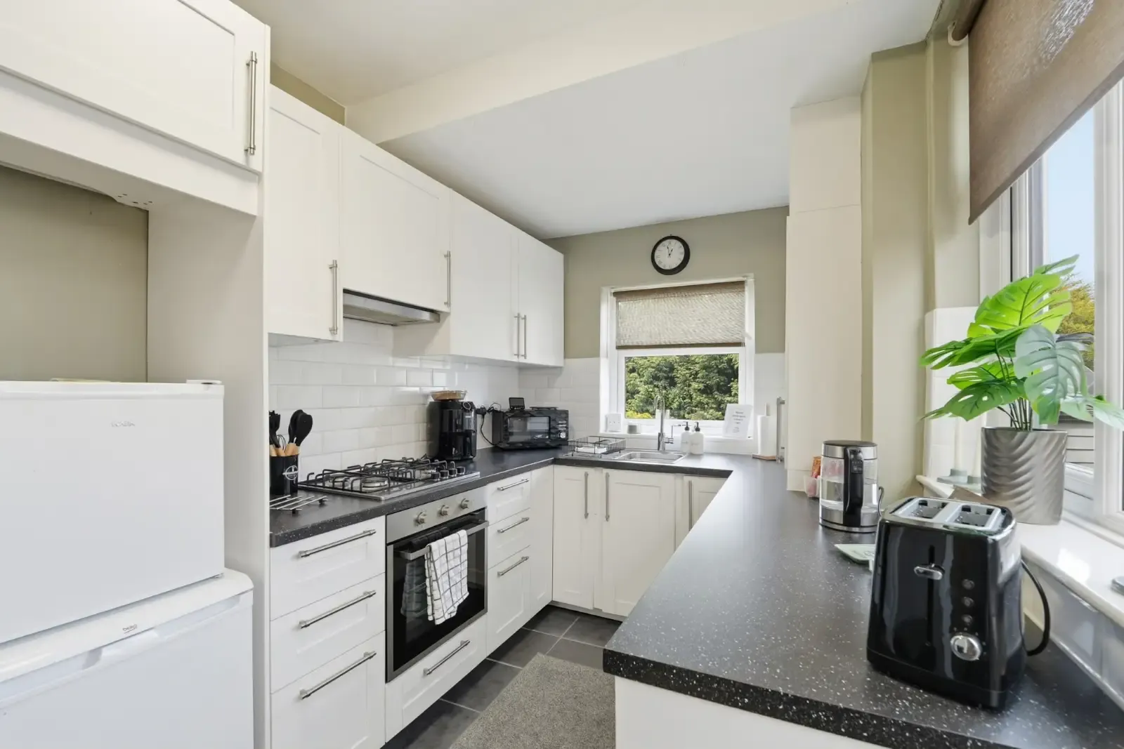 View Family Stays| Spacious 3BR | Parking in 40 Exton Road, Nottingham, NG5 1HB, United Kingdom Family Stays| Spacious 3BR | Parking in 40 Exton Road, Nottingham, NG5 1HB, United Kingdom - Property image 16 - VivreStays