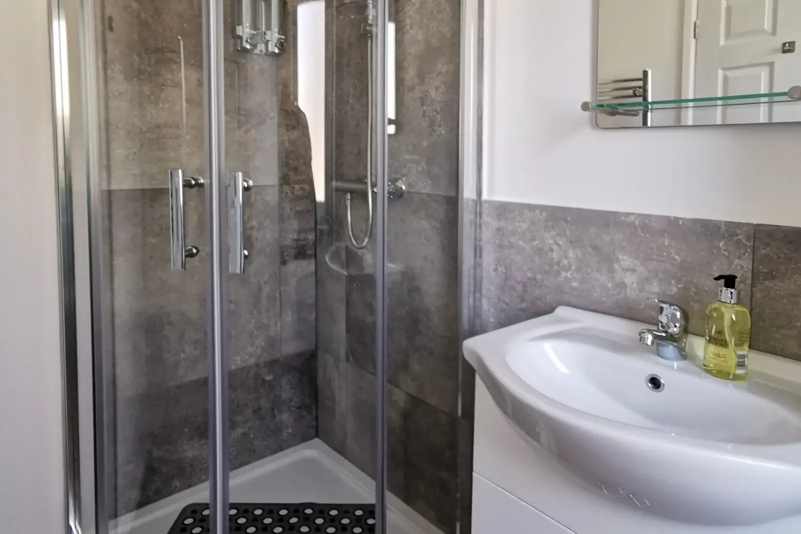 Clayton House in 46 Clayton, Peterborough, PE2 5SB, United Kingdom - Property image 15 - VivreStays