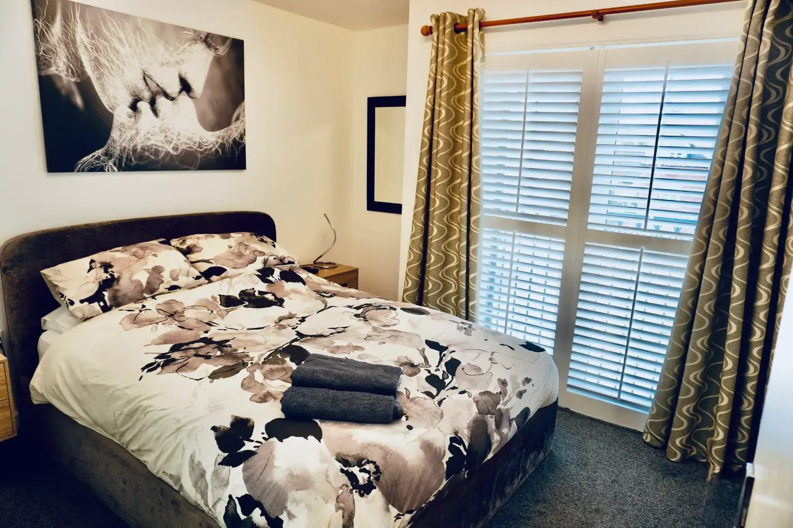 Modern Haydock 2BR | Gated Parking | Near Liverpool serviced apartment - St. Helens - VivreStays