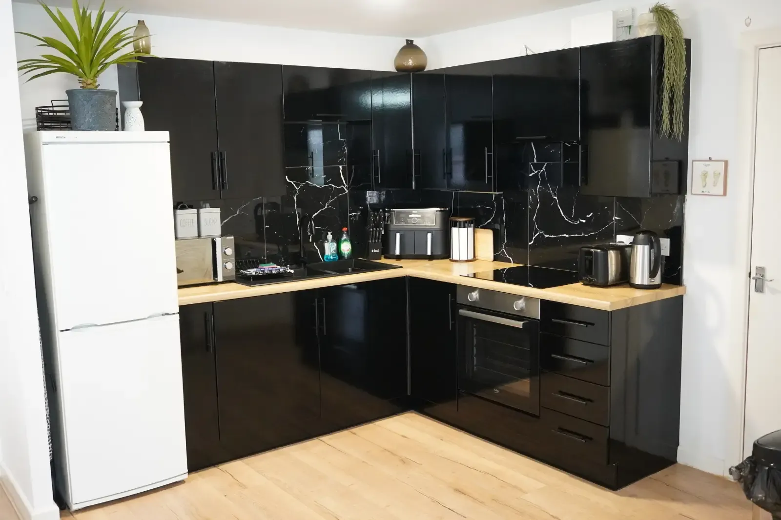 Modern Haydock 2BR | Gated Parking | Near Liverpool in 17 Cavan Drive, WA11 0GN - Property image 3 - VivreStays